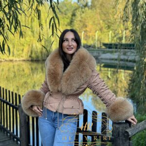 Extra Pronounced Waist in Helly Jacket with Natural Fox Fur - Image 5